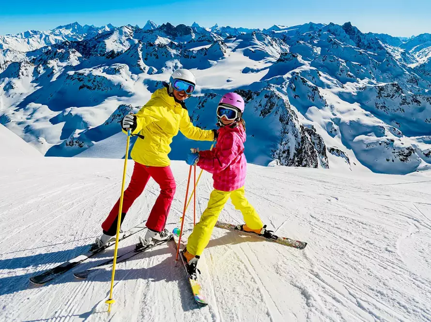 Než zapnete přeskáče. Co si ohlídat v pojištění, když vyrazíte na lyže