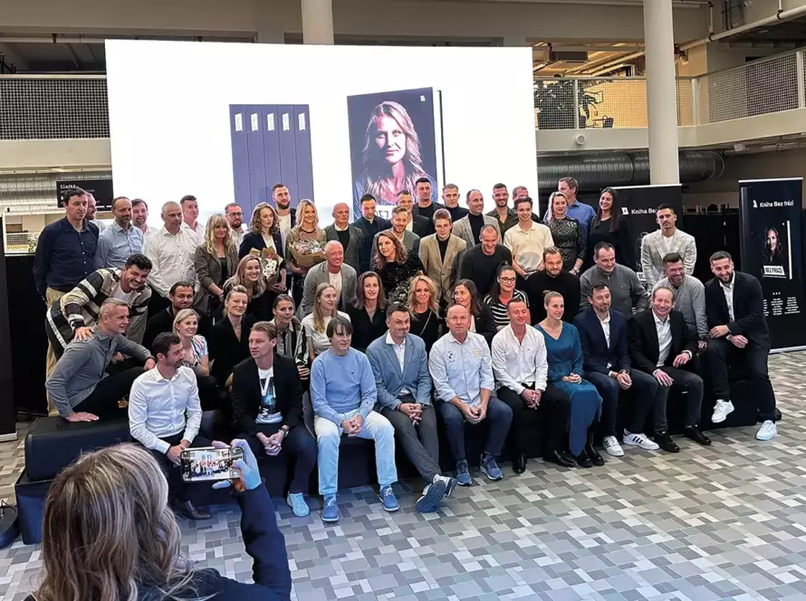 Křest 6. knihy Bez frází