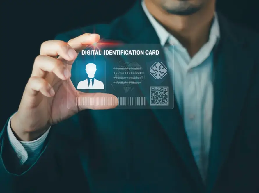 Aplikace eDoklady (elektronický občanský průkaz v mobilu) je nově dostupná na poštách, v bankách, zdravotních pojišťovnách i při volbách.